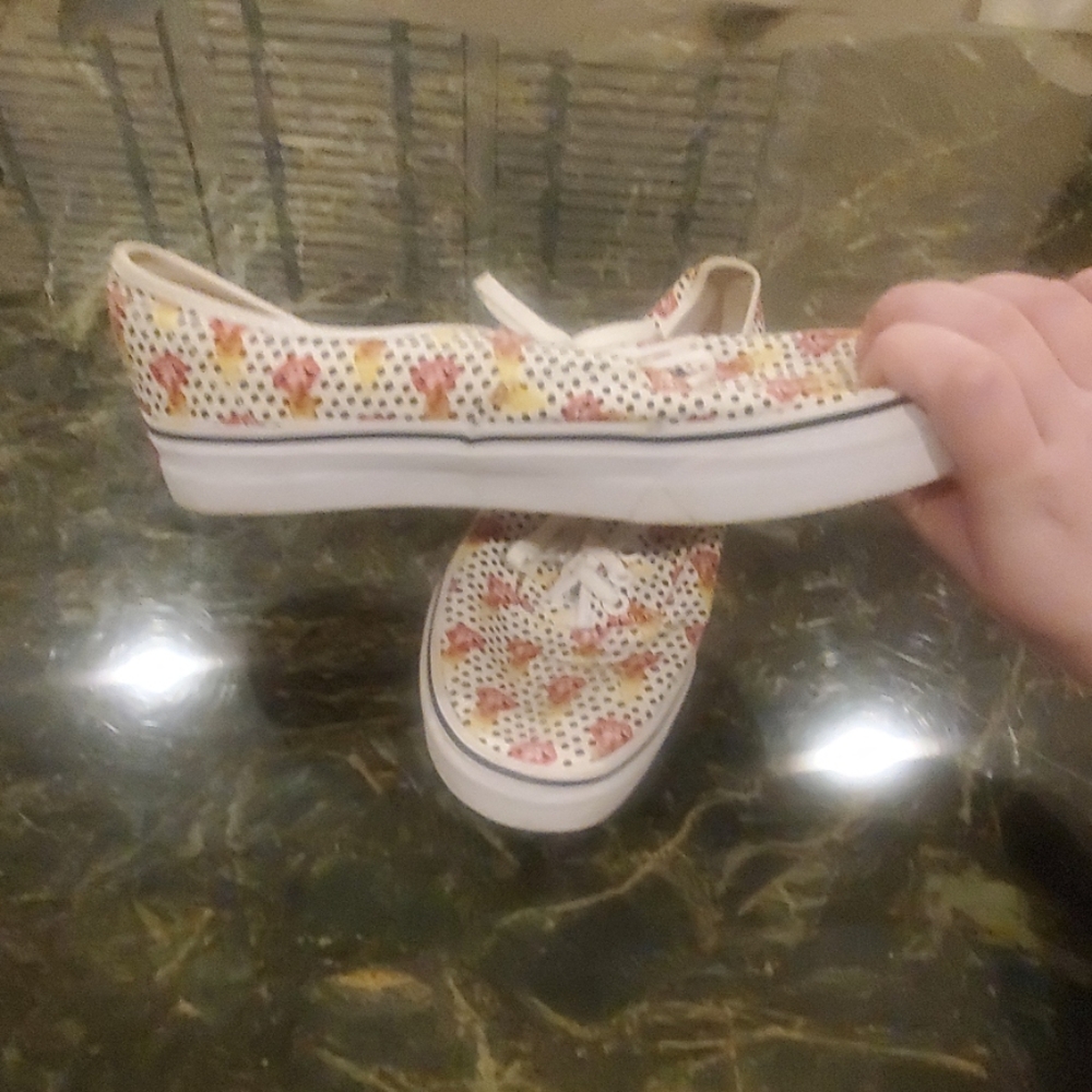 Van's - Picture 3 of 3